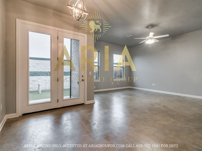 Building Photo - West Norman Urban Contemporary 3 Bed/2.5 Bath West Main Lofts Townhome Available Now!