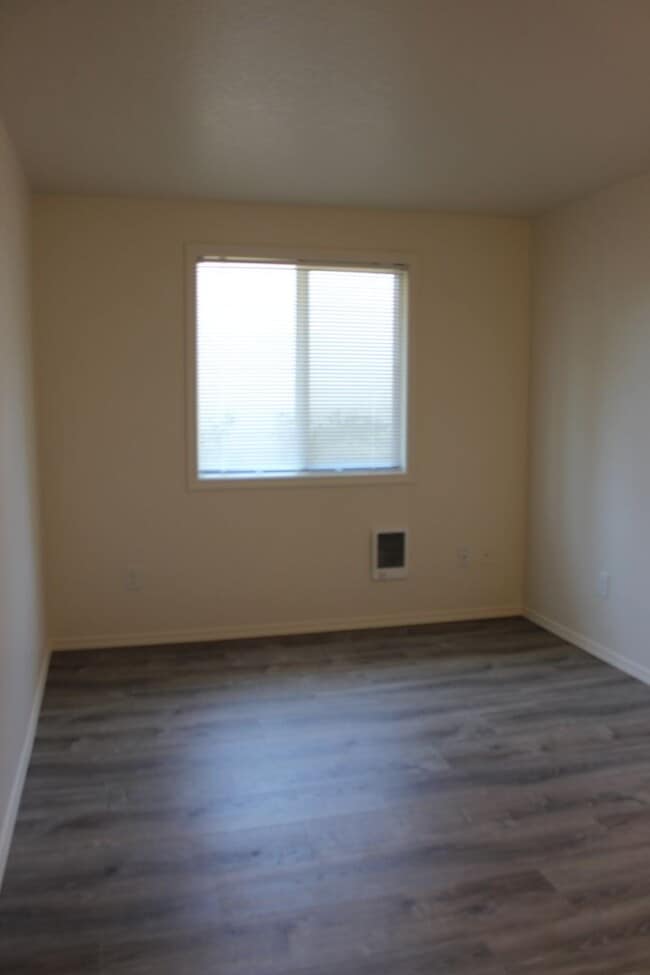 Building Photo - Hillsboro three bedroom ranch