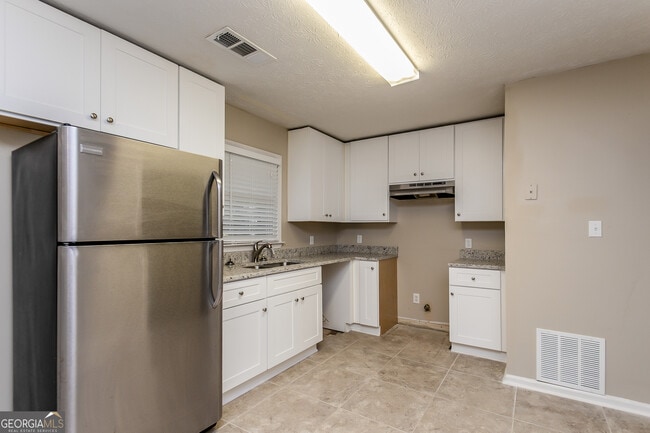 Building Photo - 3940 Scott Dr