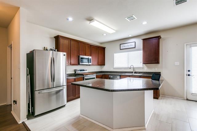 Building Photo - 8633 Star Thistle Dr