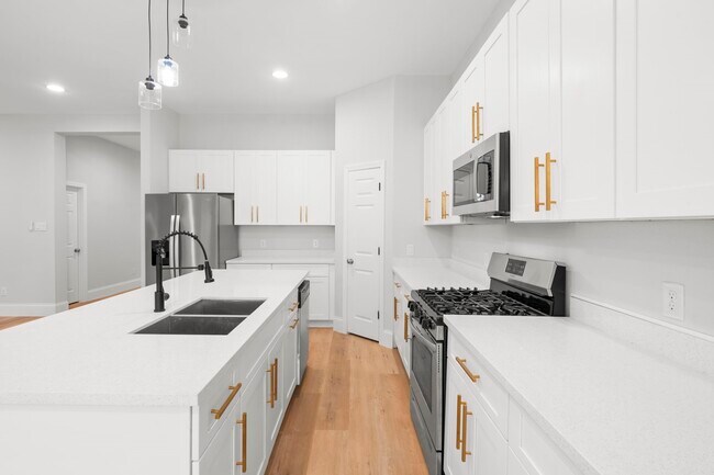 Building Photo - 3532 White Oak Point Dr