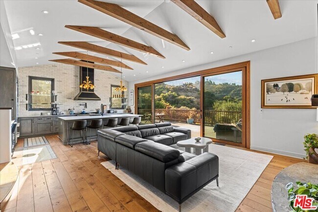 Building Photo - 2373 Tuna Canyon Rd