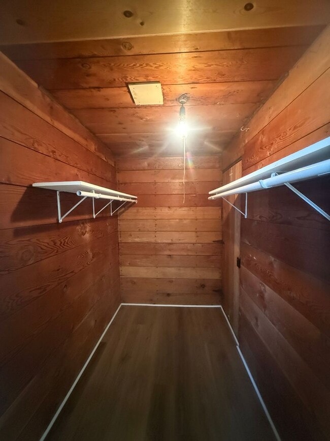 Building Photo - 3 Bed 1 Bath Newly Remodeled Pet Free Home...