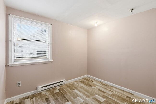 Building Photo - 44 E Cedar St