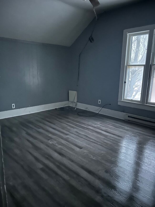 Building Photo - 611 W Marion St