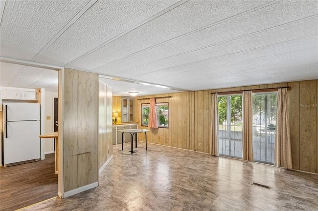 Building Photo - 6601 Sutherland Ave