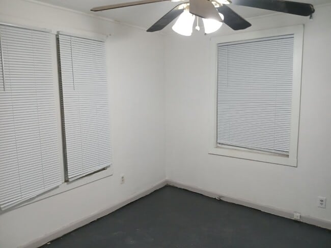 Building Photo - 2 Bedroom 1 Bathroom - Northeast Arts Dist...