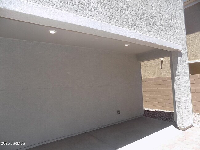 Building Photo - 1159 E Sabino Dr