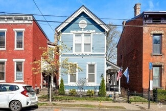 Building Photo - 340 W 9th St