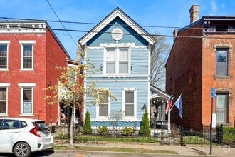 Building Photo - 340 W 9th St