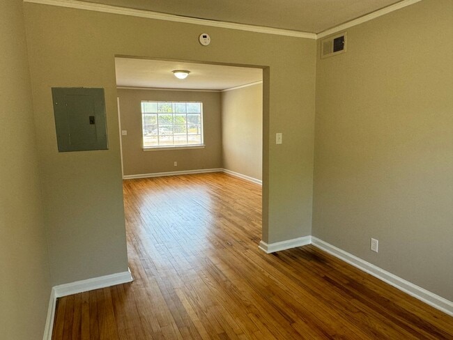 Building Photo - COMPLETLY RENOVATED 3-Bedroom