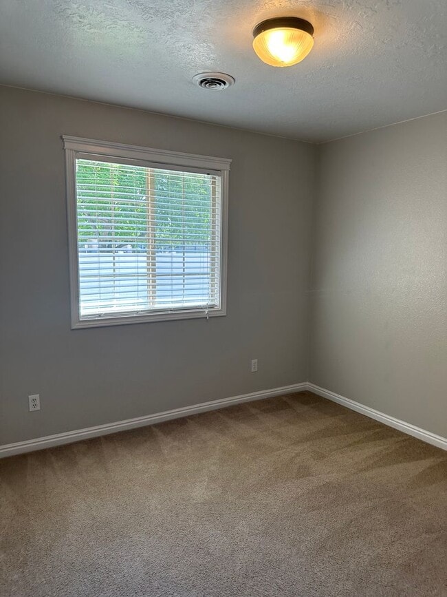 Building Photo - $1,995.00 / Ready Now this 4 bedroom home ...