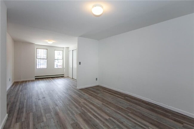 Building Photo - 361 52nd St