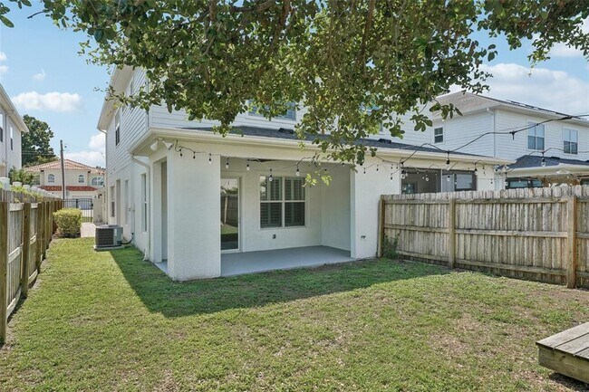 Building Photo - 307 S Arrawana Ave