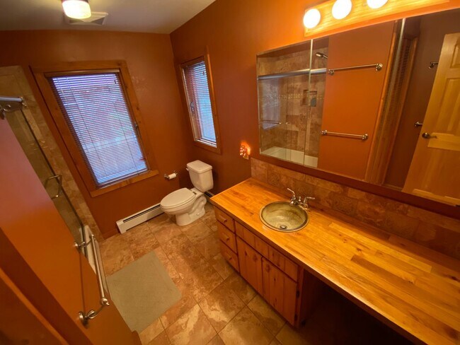 Building Photo - Two Bedroom House Off E 32nd Street