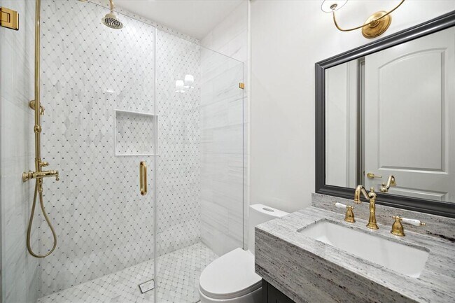 Building Photo - 2214 Bartlett St