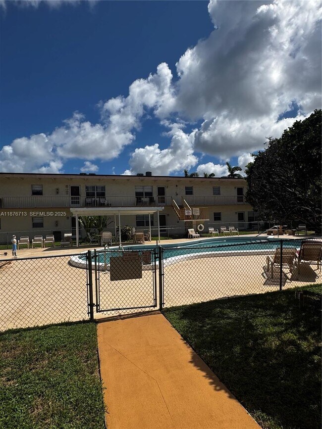 Building Photo - 2515 Polk St