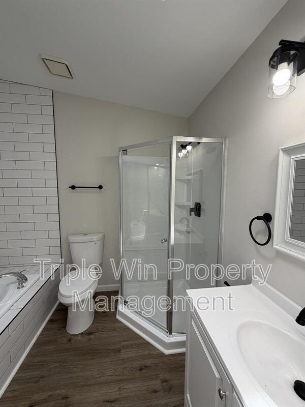 Building Photo - 2245 Lindsay Ln