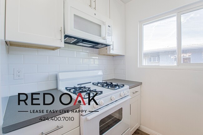 Building Photo - 642 Hayworth Ave