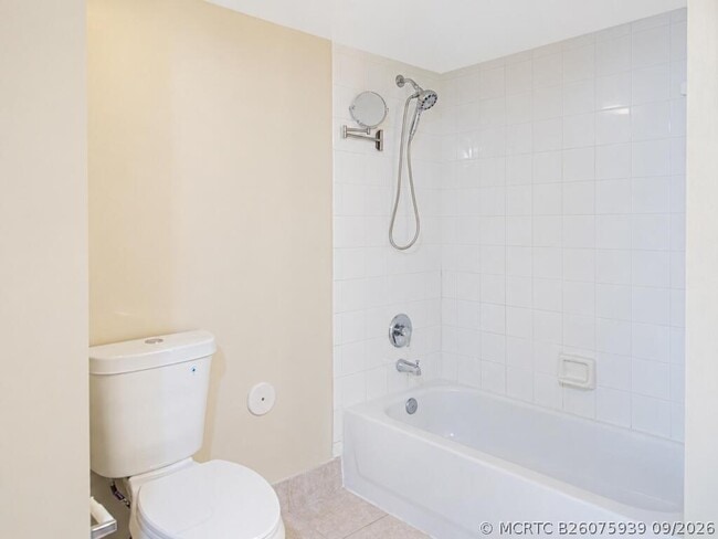 Building Photo - 100 Crestwood Ct N
