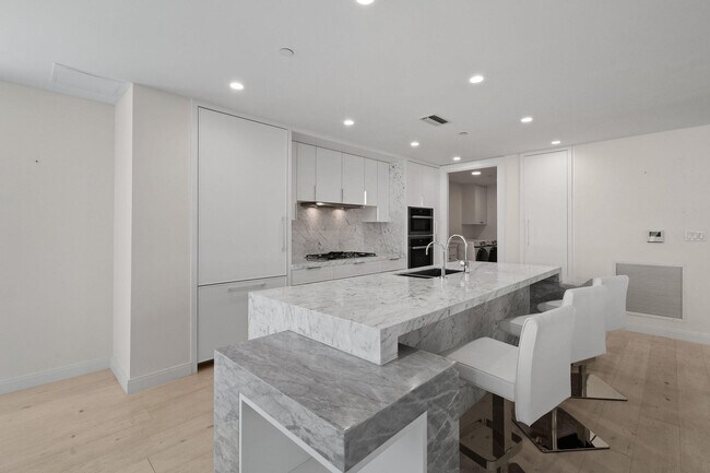 Building Photo - 3550 S Ocean Blvd