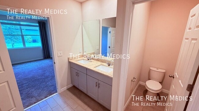 Building Photo - 702 Alta Vista Ct