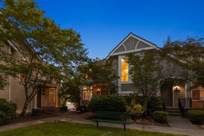 Building Photo - Beautiful End-Unit Townhome in Highland Parc | Water & Sewer Included!- AVAILABLE NOW FOR RENT!!