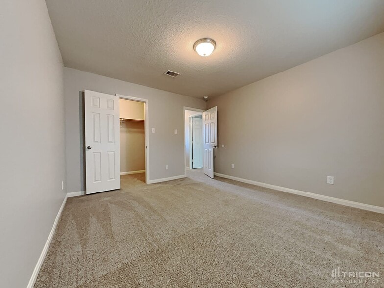 Building Photo - 30906 Sweetwater Cir