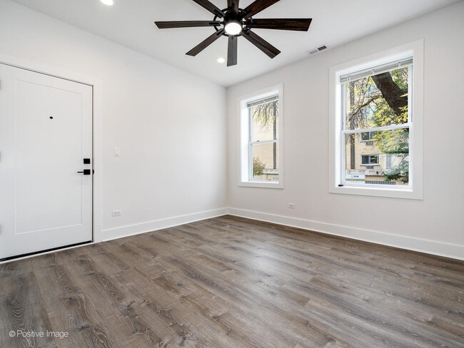 Building Photo - 5325 N Damen Ave