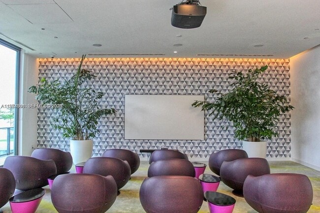 Building Photo - 501 NE 31st St