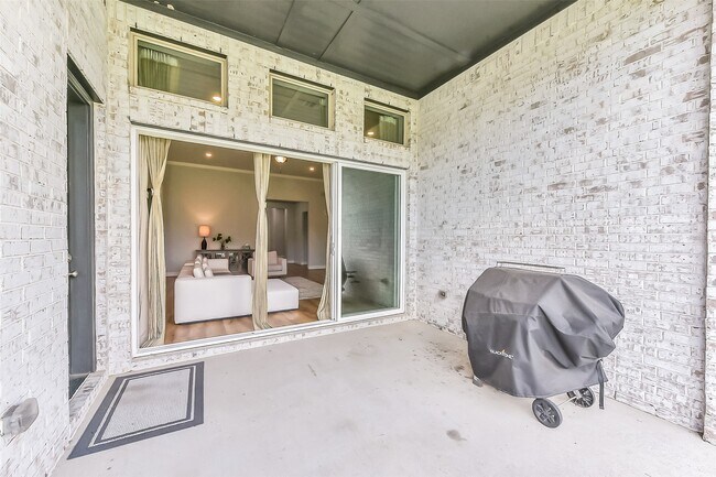 Building Photo - 11927 Carillon Forest Dr