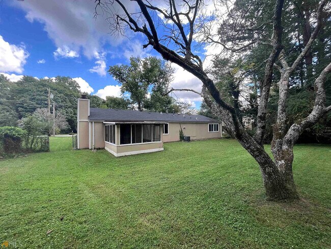 Building Photo - Newly Renovated Single-family Home