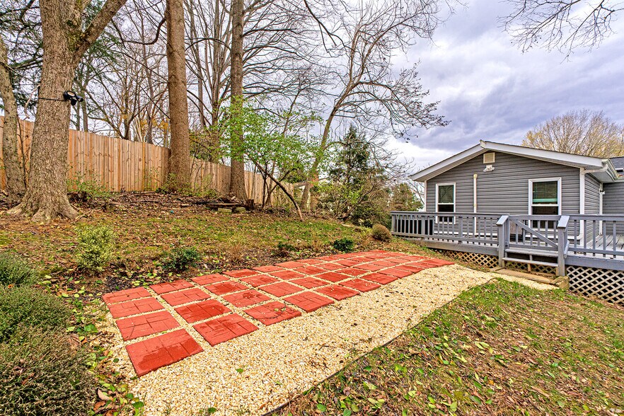 Building Photo - 9705 Locust Hill Dr