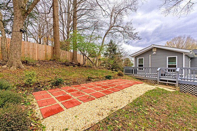 Building Photo - 9705 Locust Hill Dr