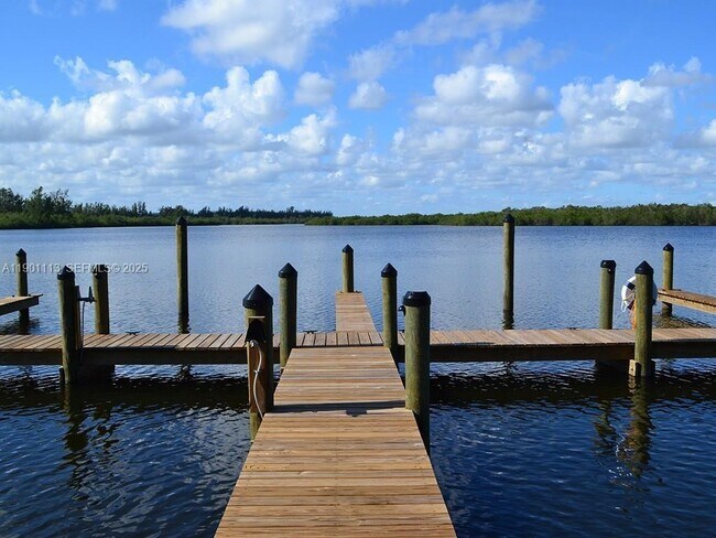 Building Photo - 5151 Jimmy Buffett Mem Hwy