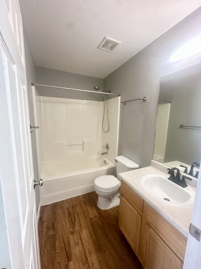 Building Photo - 216 Country West Rd