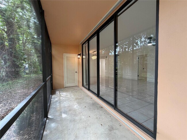 Building Photo - 400 Commodore Dr