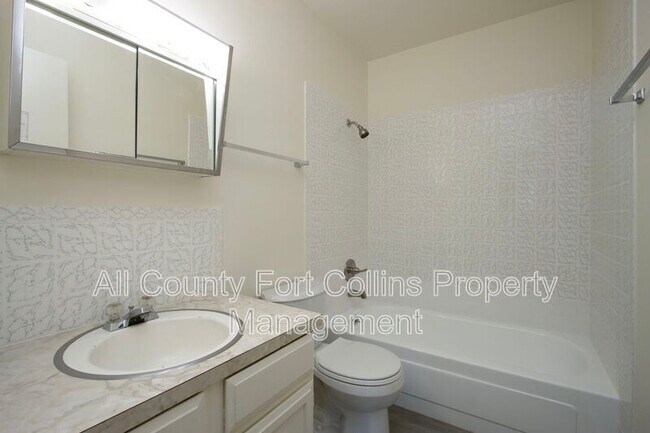 Building Photo - 1718 Larch St