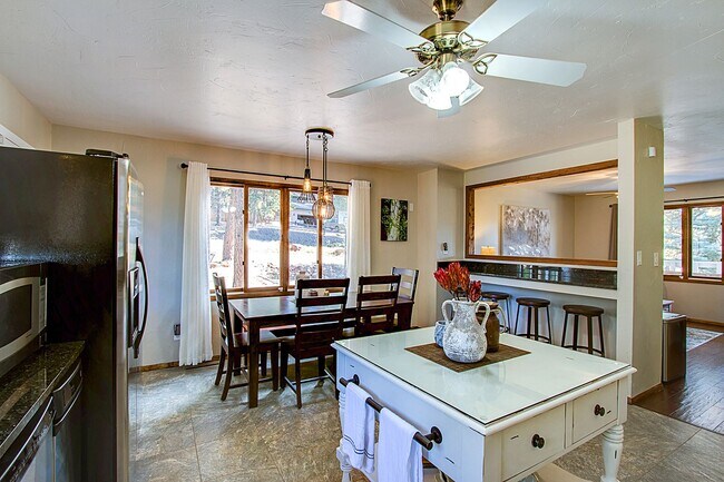 Building Photo - Peaceful 5 bdrm Mountain retreat in Woodla...