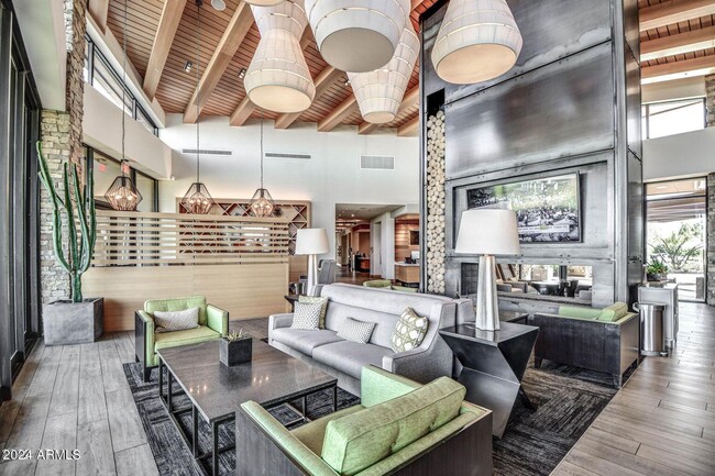 Building Photo - 5653 S Winchester