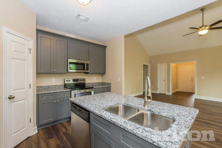 Building Photo - 110 Darian Dr