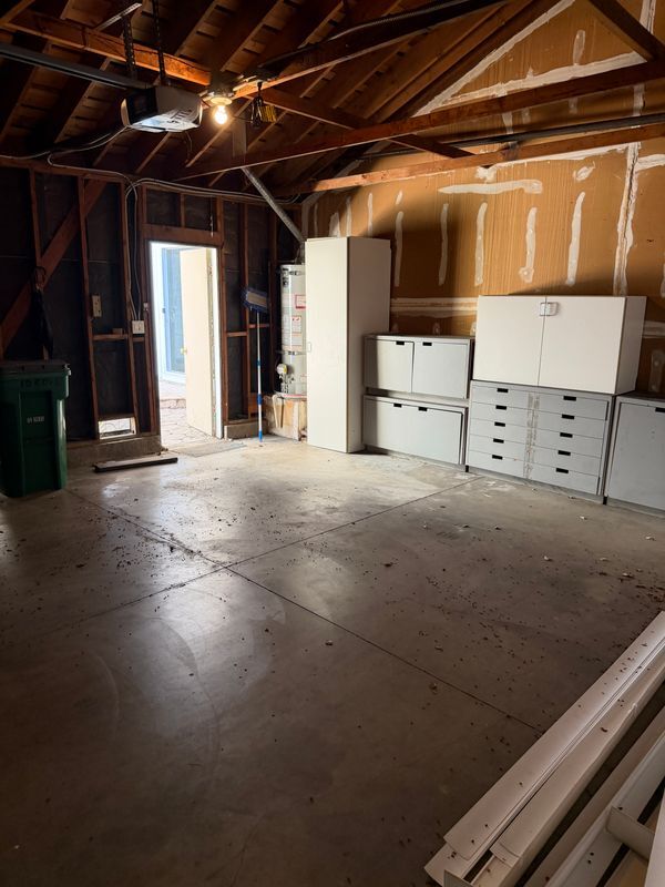 Building Photo - 10 Cove