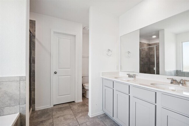 Building Photo - 105 Canley Lp