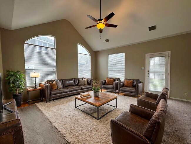 Building Photo - 544 Hogan