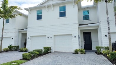 Building Photo - 4612 Hollister Ave