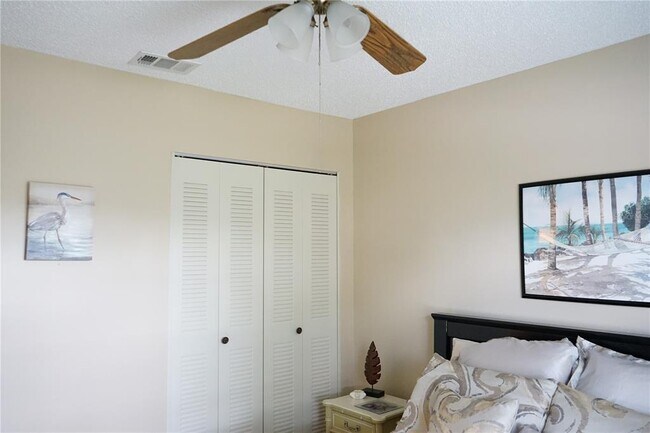 Building Photo - 2102 Hereford Dr