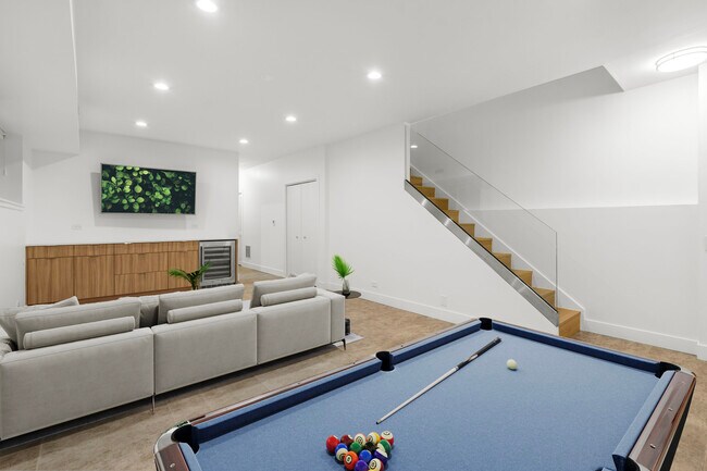 Building Photo - 1618 W Pierce Ave