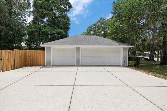 Building Photo - 1628 SE 29th Terrace