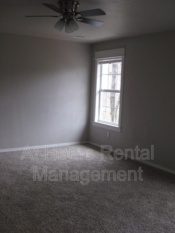 Building Photo - 9224 S Hudson Ave