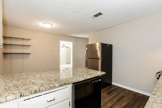 Building Photo - 2053 Chestnut Log Dr